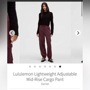 Lululemon Lightweight Adjustable
Mid-Rise Cargo Pant Garnet. Size XS. NWT